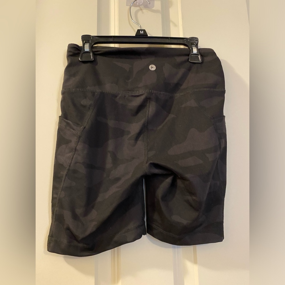 90 degrees by reflex Black Camo Shorts sizes XS